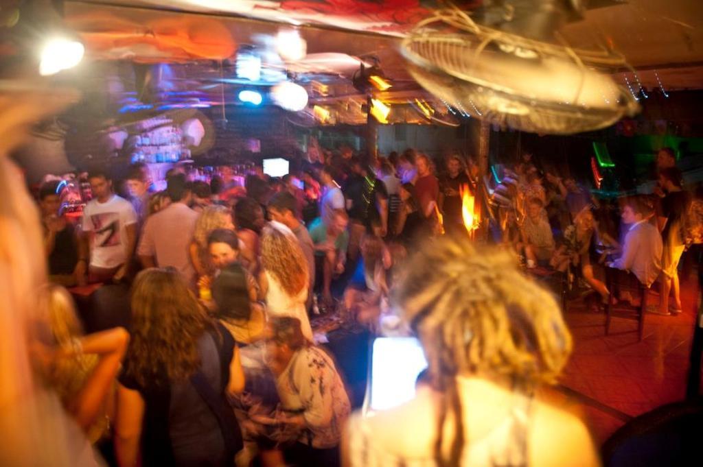 Top Banana Guesthouse & Rooftop Bar Phnom-Penh Buitenkant foto