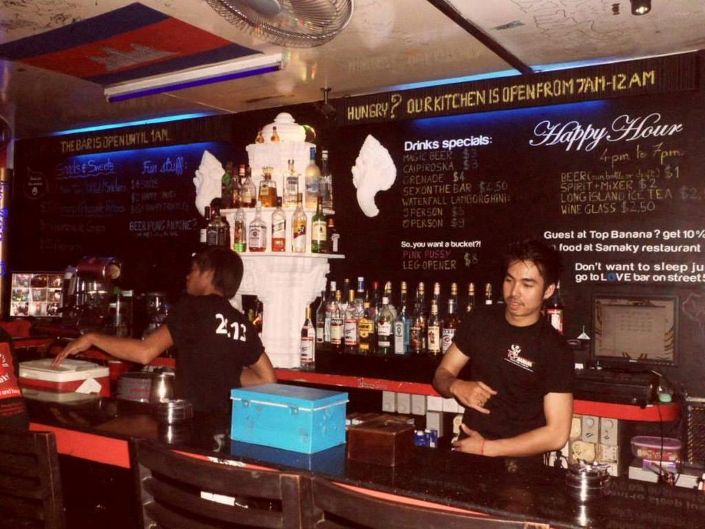 Top Banana Guesthouse & Rooftop Bar Phnom-Penh Buitenkant foto
