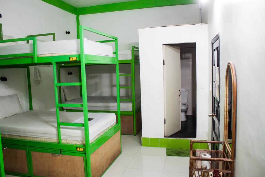 Top Banana Guesthouse & Rooftop Bar Phnom-Penh Buitenkant foto