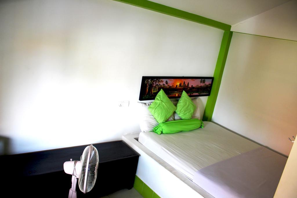 Top Banana Guesthouse & Rooftop Bar Phnom-Penh Buitenkant foto