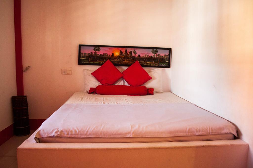 Top Banana Guesthouse & Rooftop Bar Phnom-Penh Buitenkant foto