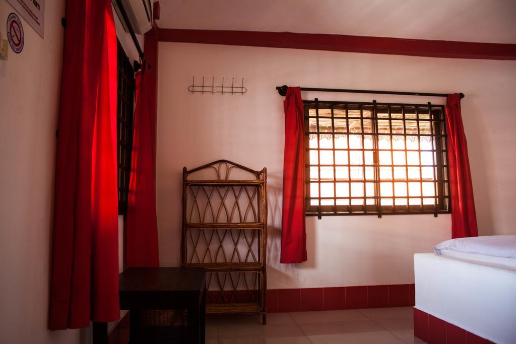 Top Banana Guesthouse & Rooftop Bar Phnom-Penh Buitenkant foto
