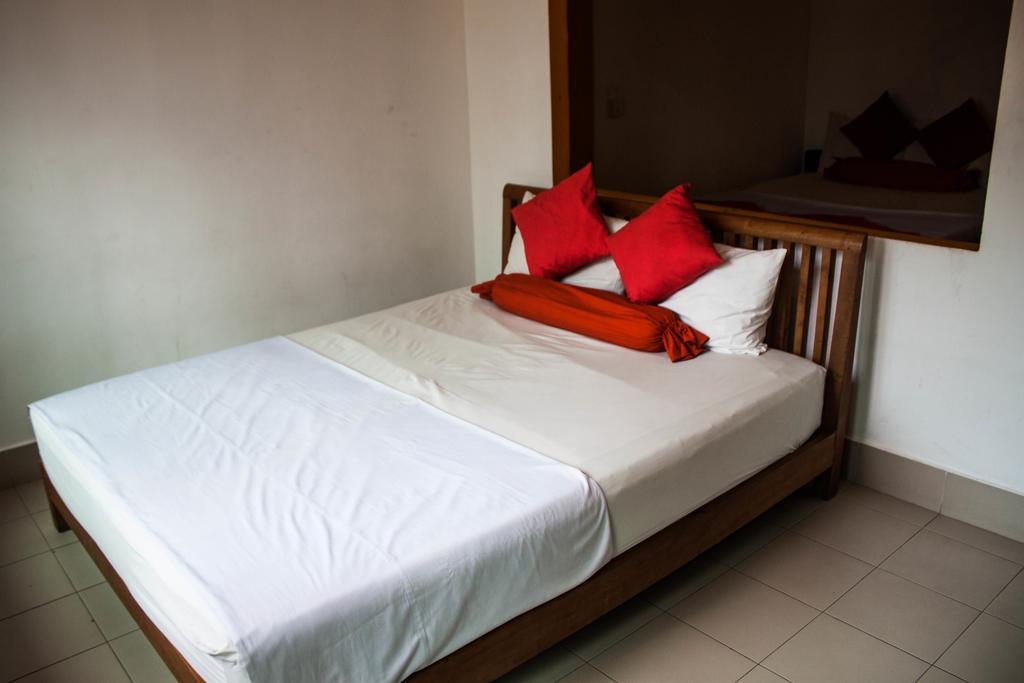 Top Banana Guesthouse & Rooftop Bar Phnom-Penh Buitenkant foto