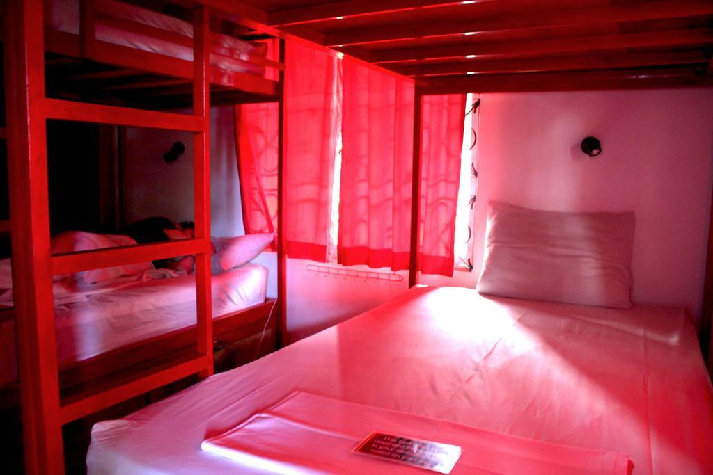 Top Banana Guesthouse & Rooftop Bar Phnom-Penh Buitenkant foto