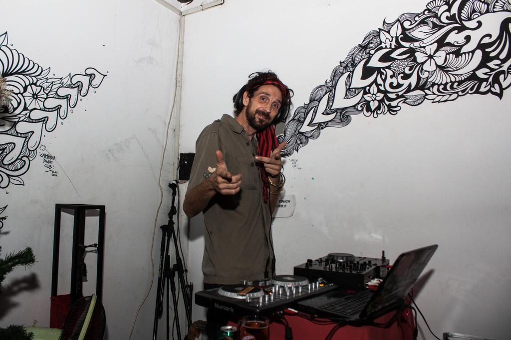 Top Banana Guesthouse & Rooftop Bar Phnom-Penh Buitenkant foto