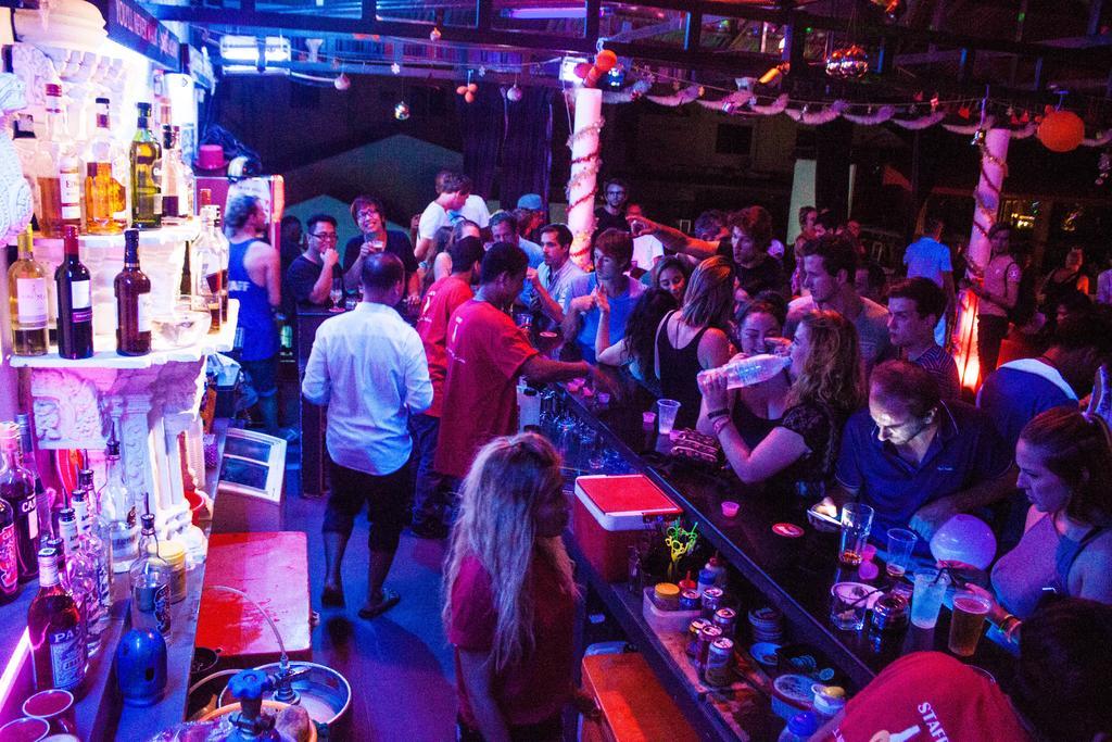 Top Banana Guesthouse & Rooftop Bar Phnom-Penh Buitenkant foto