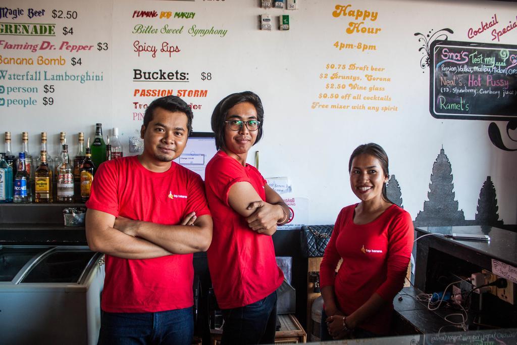 Top Banana Guesthouse & Rooftop Bar Phnom-Penh Buitenkant foto