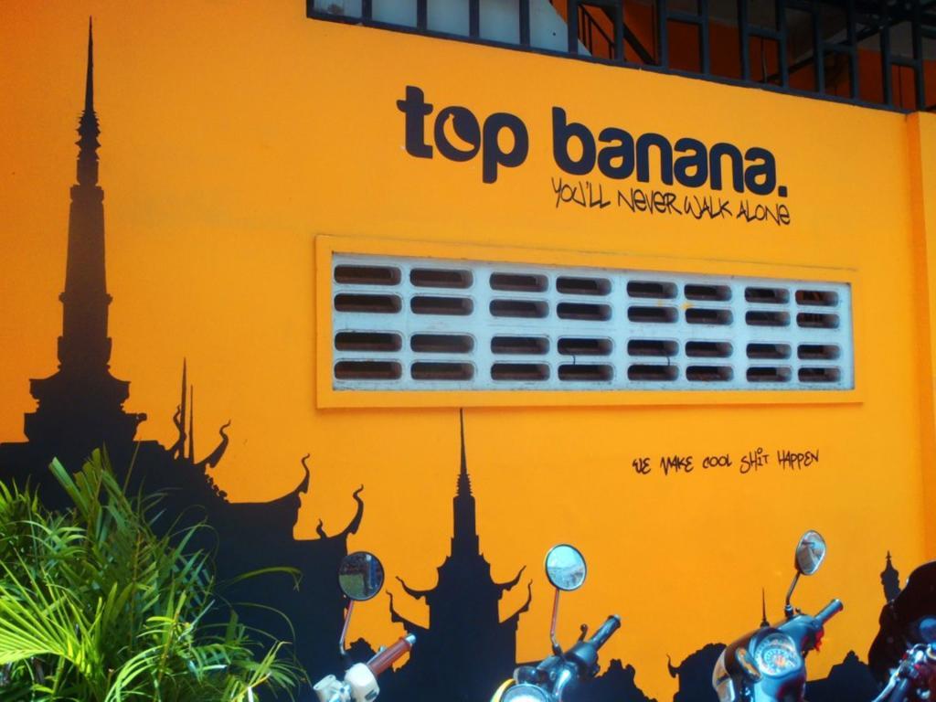 Top Banana Guesthouse & Rooftop Bar Phnom-Penh Buitenkant foto